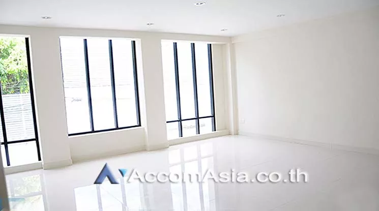  1  Office Space For Rent in Sukhumvit ,Bangkok BTS Udomsuk AA15784